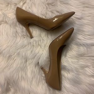 Women heel shoe